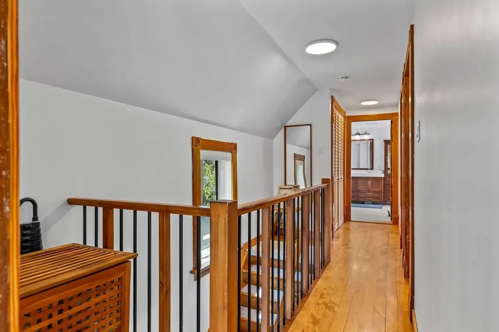 726 Memorial Drive NW Calgary AB T2N 3C7