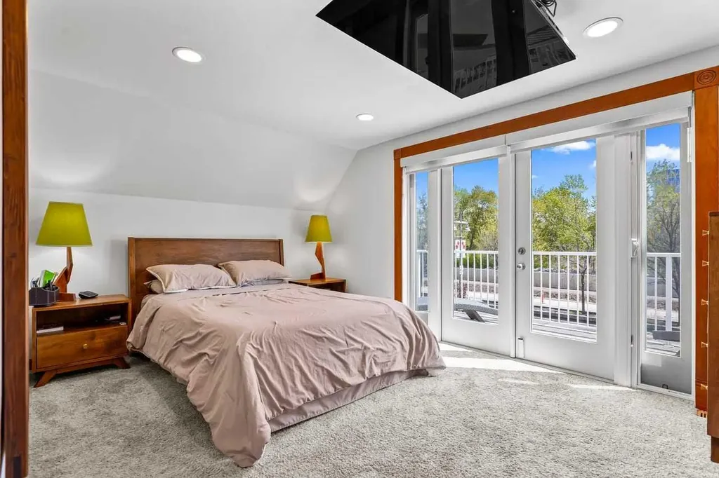 726 Memorial Drive NW Calgary AB T2N 3C7