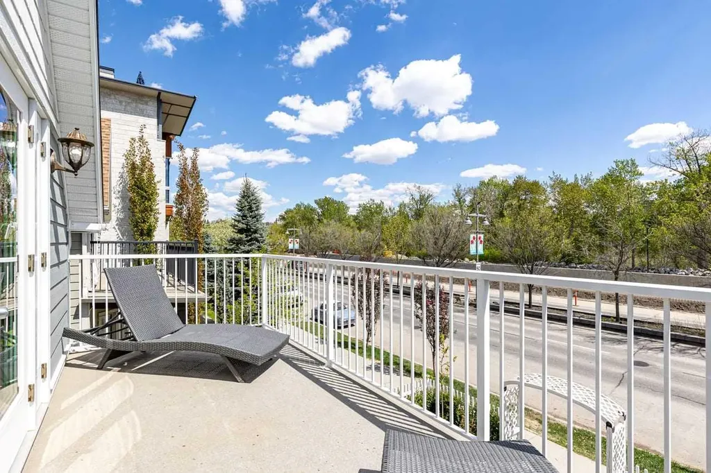 726 Memorial Drive NW Calgary AB T2N 3C7