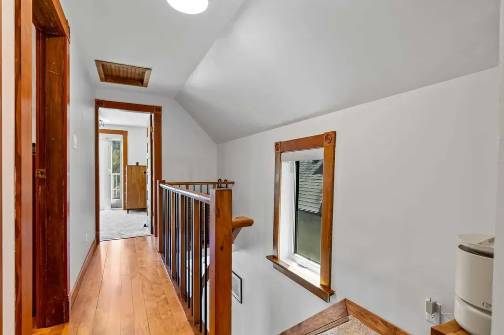 726 Memorial Drive NW Calgary AB T2N 3C7