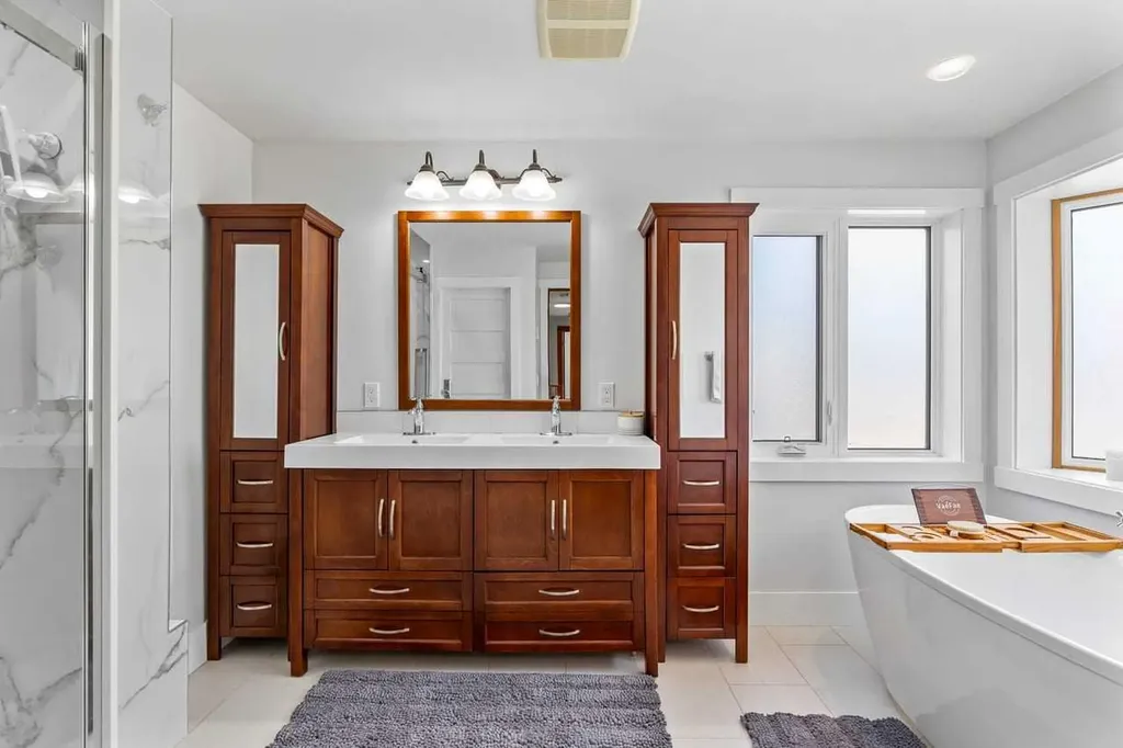 726 Memorial Drive NW Calgary AB T2N 3C7