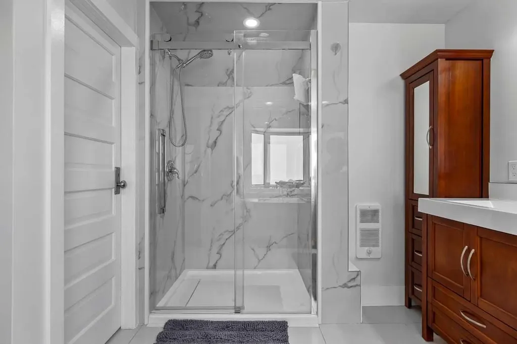 726 Memorial Drive NW Calgary AB T2N 3C7