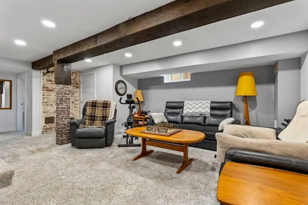 726 Memorial Drive NW Calgary AB T2N 3C7