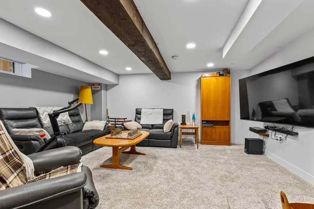 726 Memorial Drive NW Calgary AB T2N 3C7