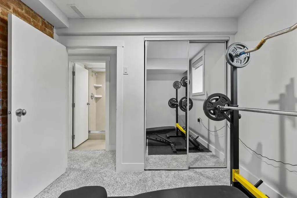 726 Memorial Drive NW Calgary AB T2N 3C7