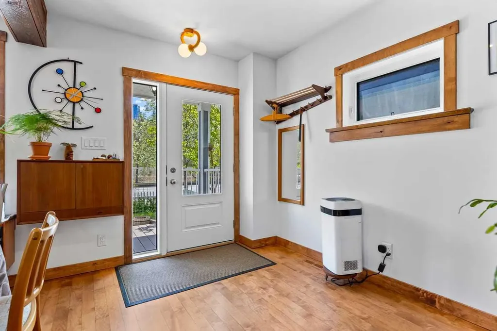 726 Memorial Drive NW Calgary AB T2N 3C7