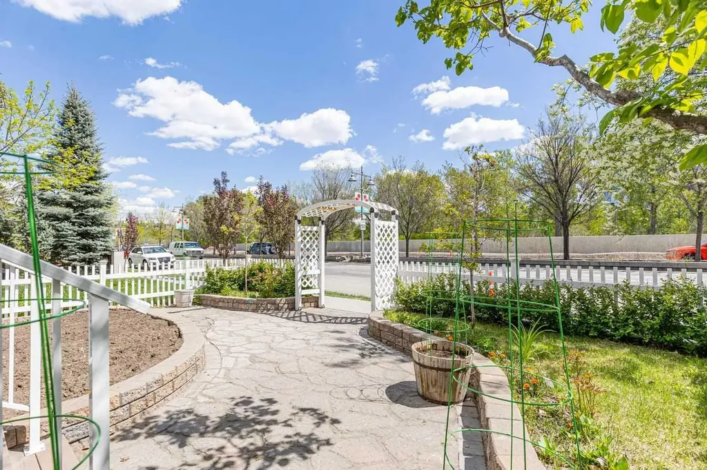 726 Memorial Drive NW Calgary AB T2N 3C7