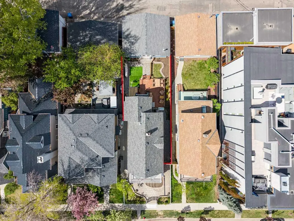 726 Memorial Drive NW Calgary AB T2N 3C7