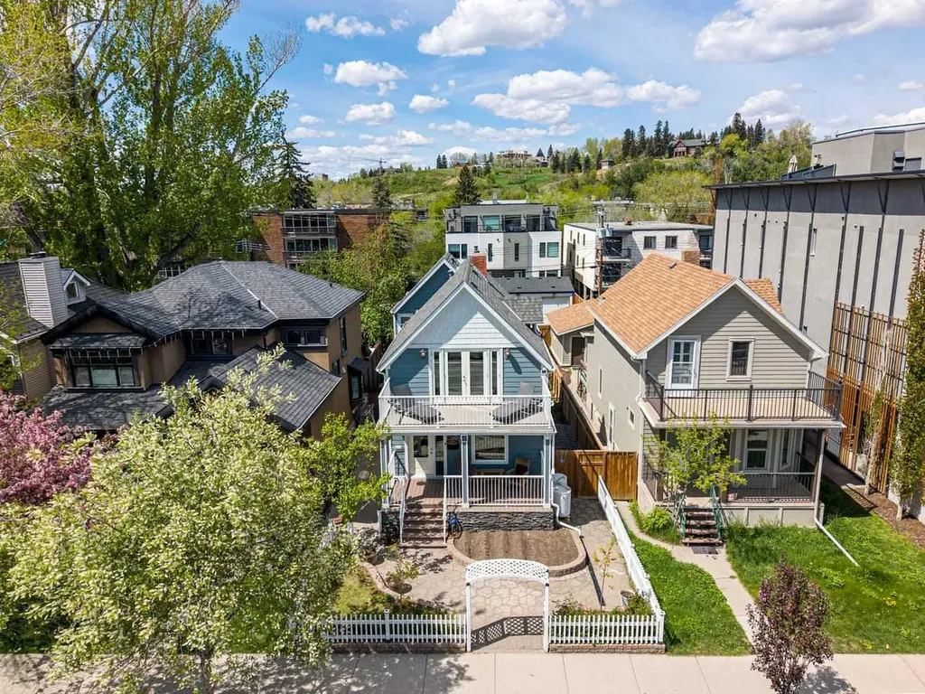 726 Memorial Drive NW Calgary AB T2N 3C7