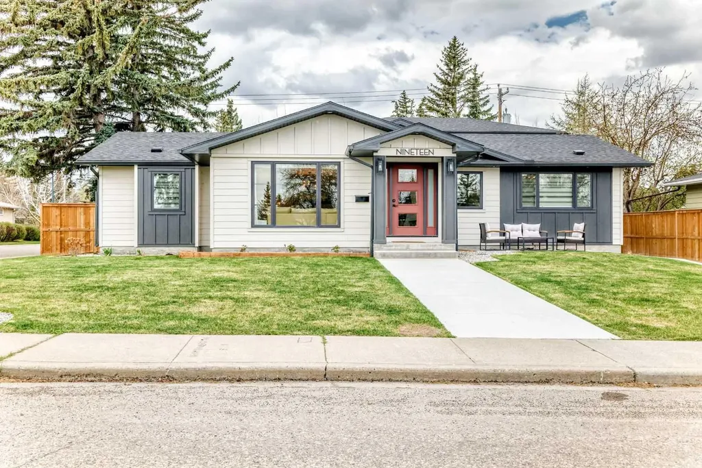 19 Mackay Drive SW Calgary AB T2V 2A3