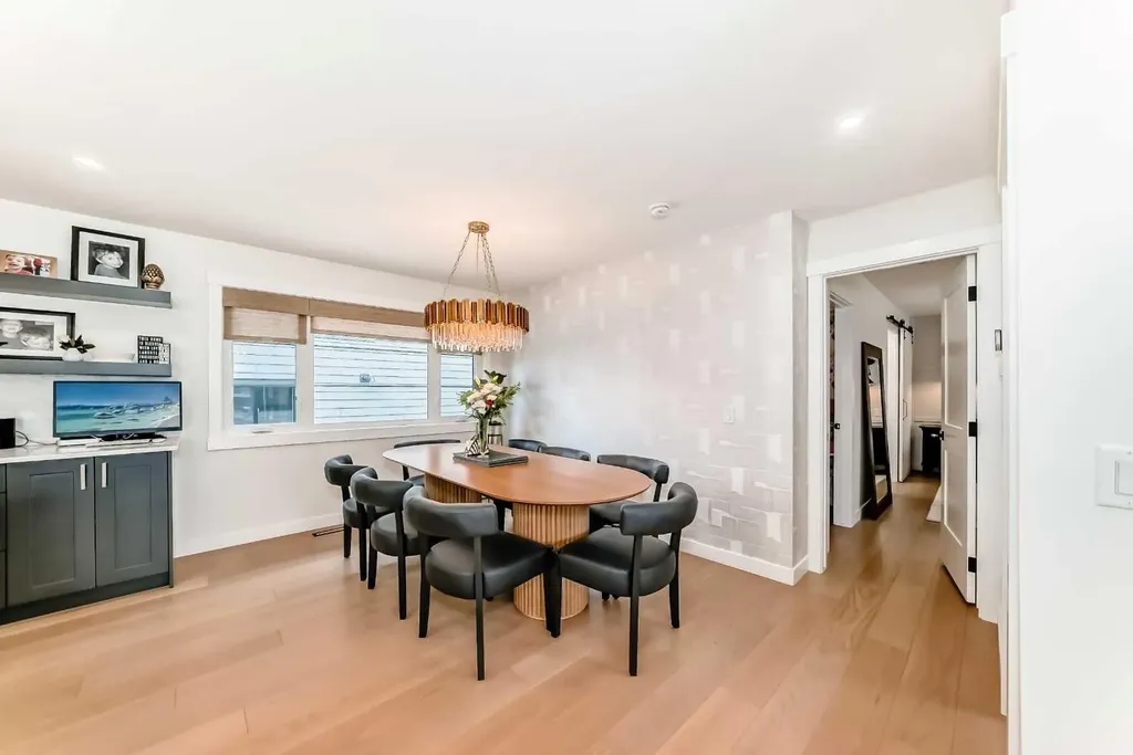 19 Mackay Drive SW Calgary AB T2V 2A3