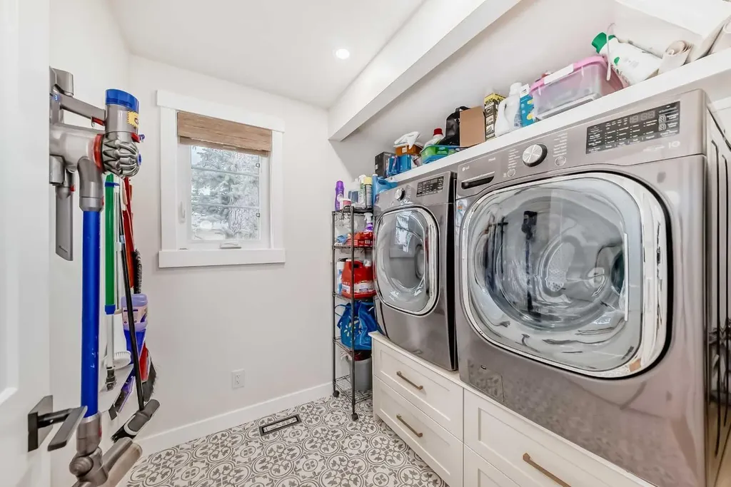 19 Mackay Drive SW Calgary AB T2V 2A3