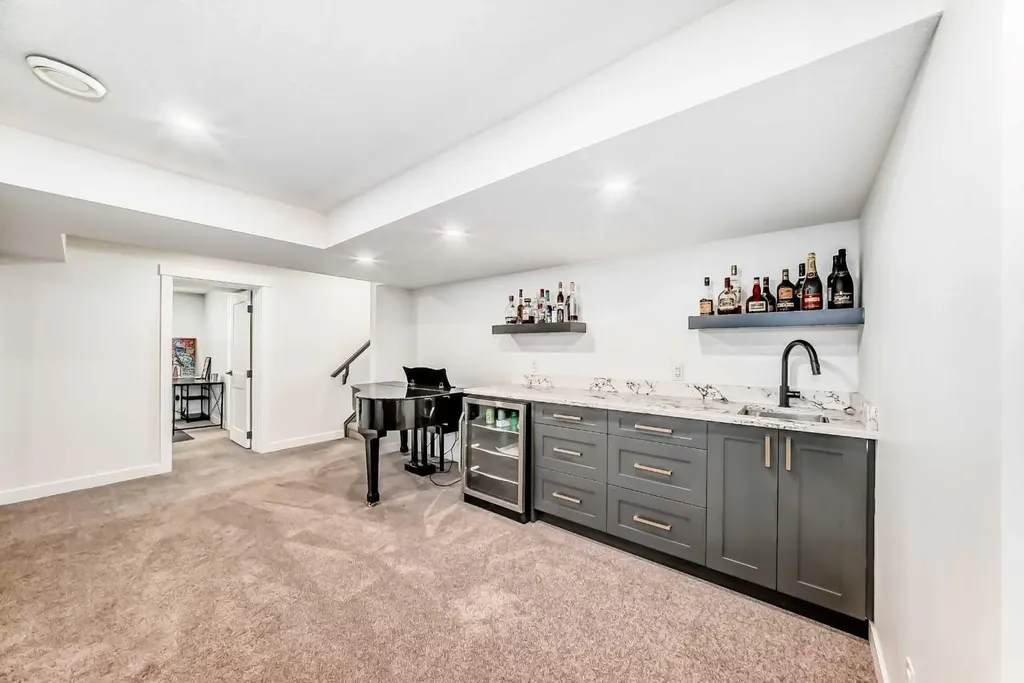 19 Mackay Drive SW Calgary AB T2V 2A3