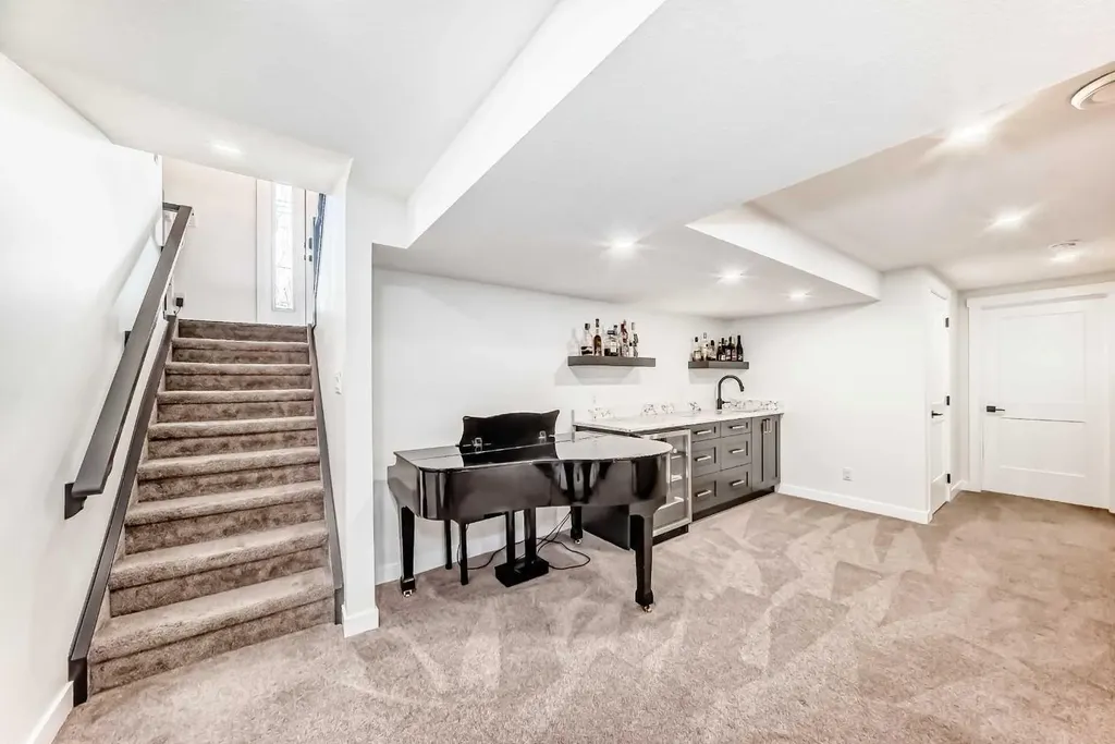 19 Mackay Drive SW Calgary AB T2V 2A3