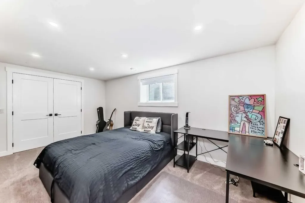 19 Mackay Drive SW Calgary AB T2V 2A3