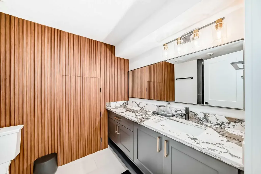 19 Mackay Drive SW Calgary AB T2V 2A3