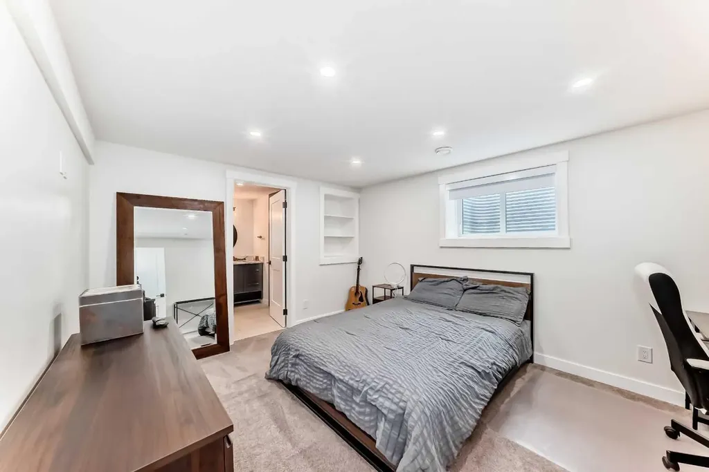 19 Mackay Drive SW Calgary AB T2V 2A3