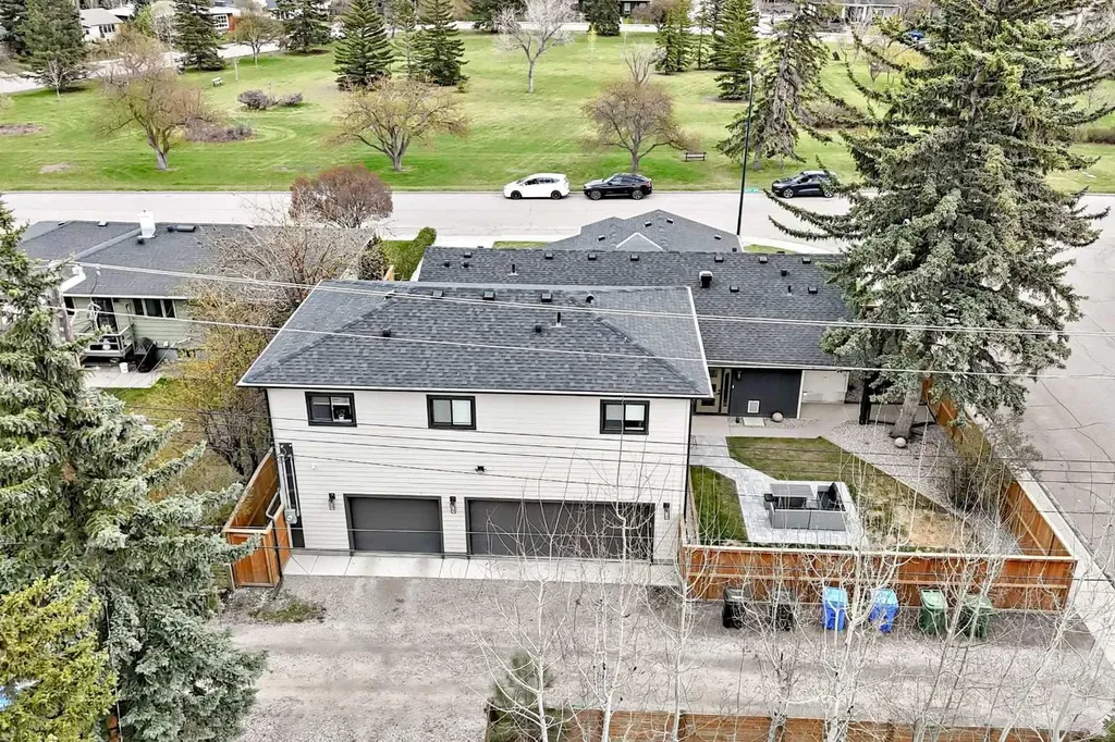 19 Mackay Drive SW Calgary AB T2V 2A3