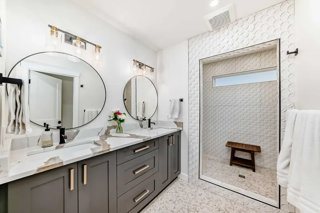 19 Mackay Drive SW Calgary AB T2V 2A3