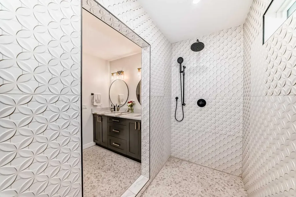 19 Mackay Drive SW Calgary AB T2V 2A3