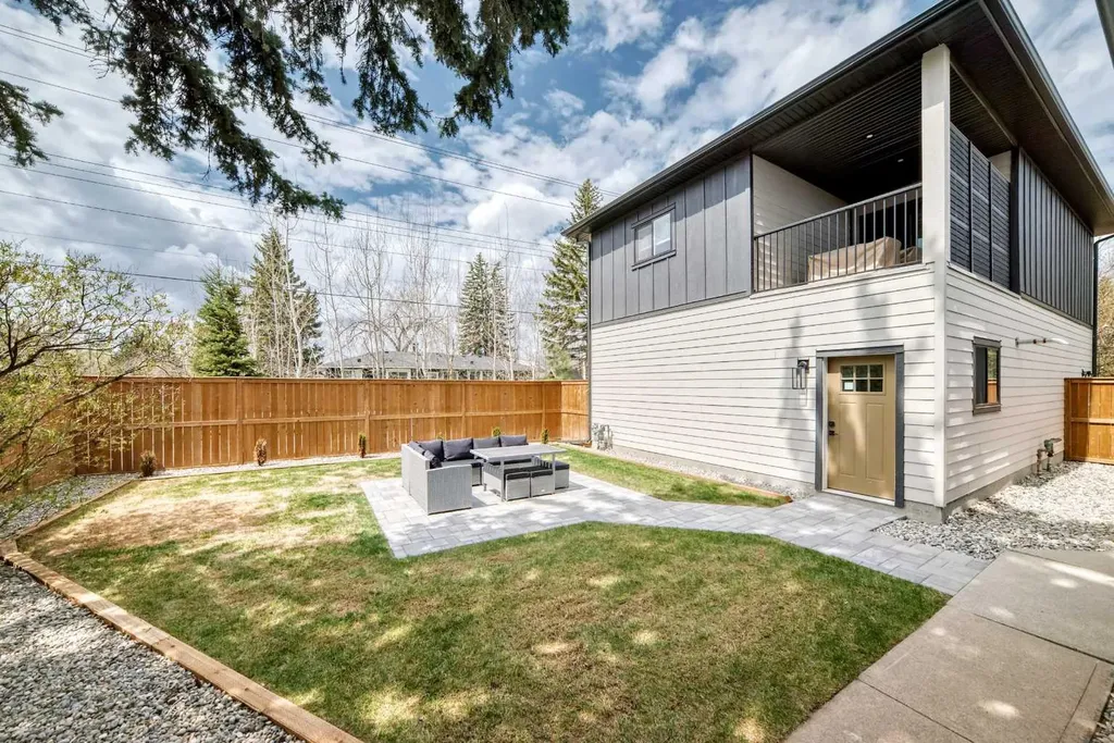 19 Mackay Drive SW Calgary AB T2V 2A3