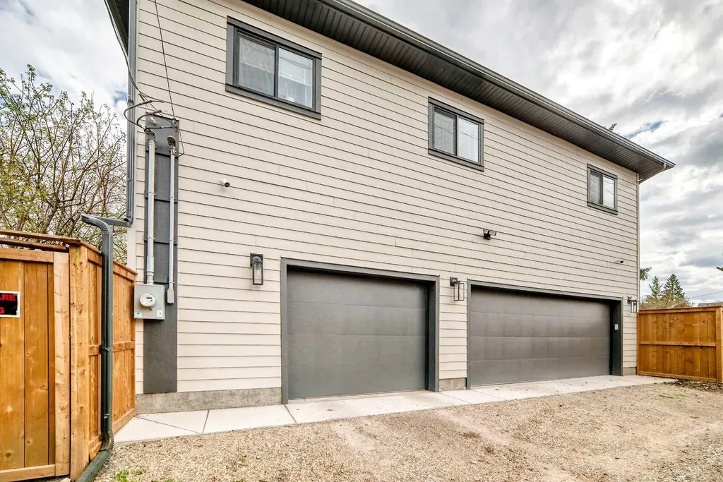 19 Mackay Drive SW Calgary AB T2V 2A3