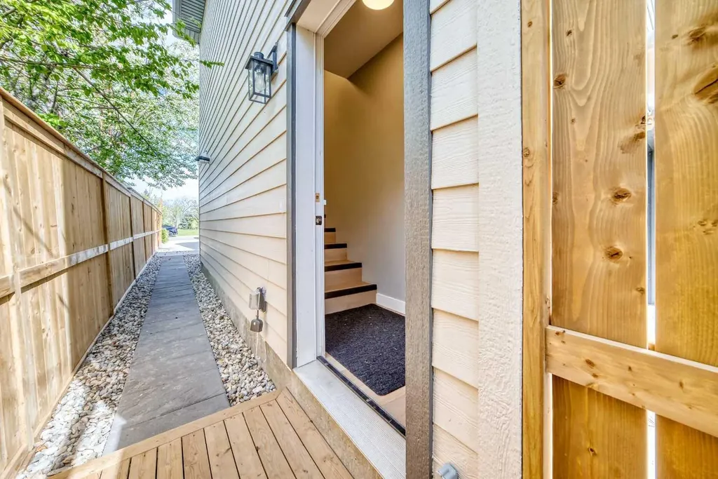 19 Mackay Drive SW Calgary AB T2V 2A3
