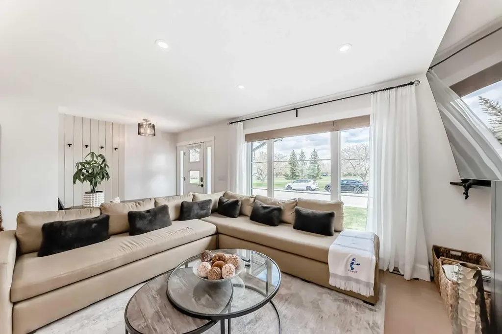 19 Mackay Drive SW Calgary AB T2V 2A3