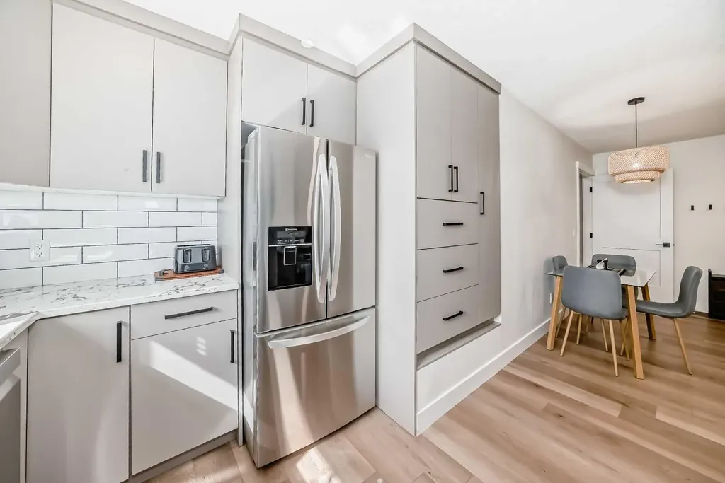 19 Mackay Drive SW Calgary AB T2V 2A3