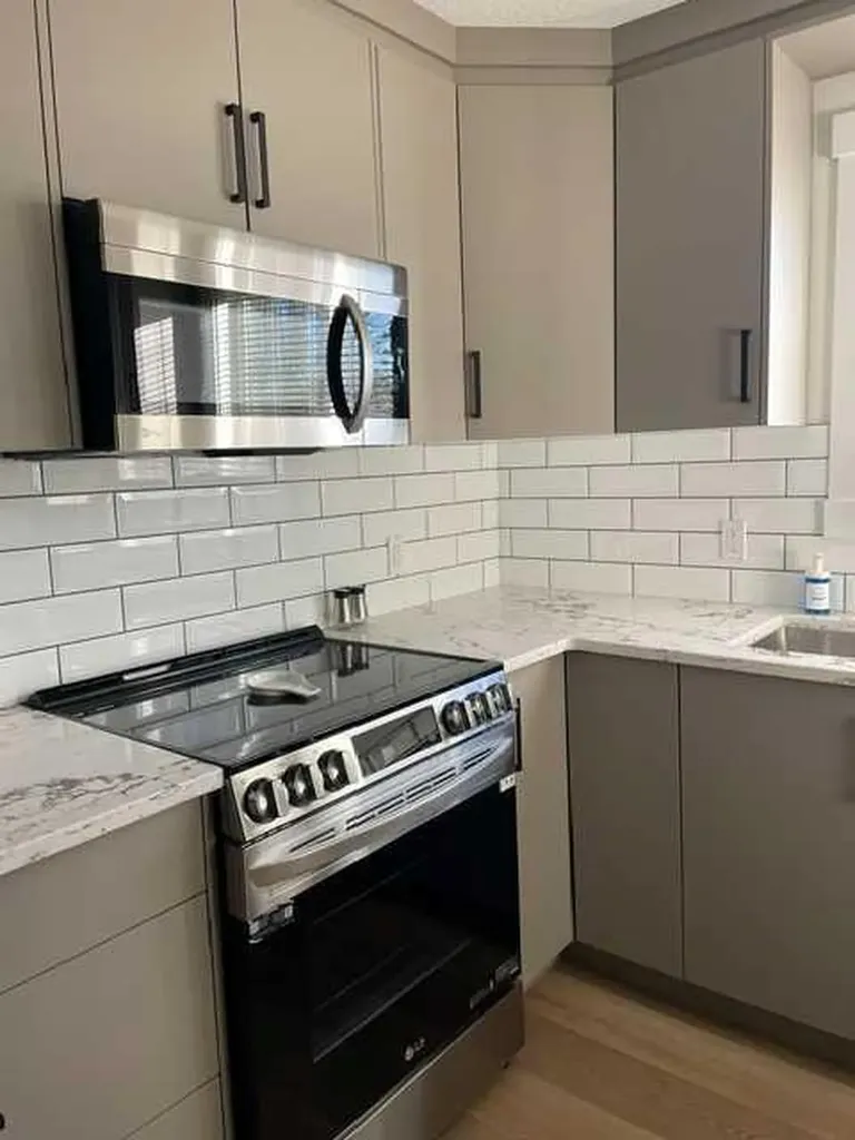 19 Mackay Drive SW Calgary AB T2V 2A3