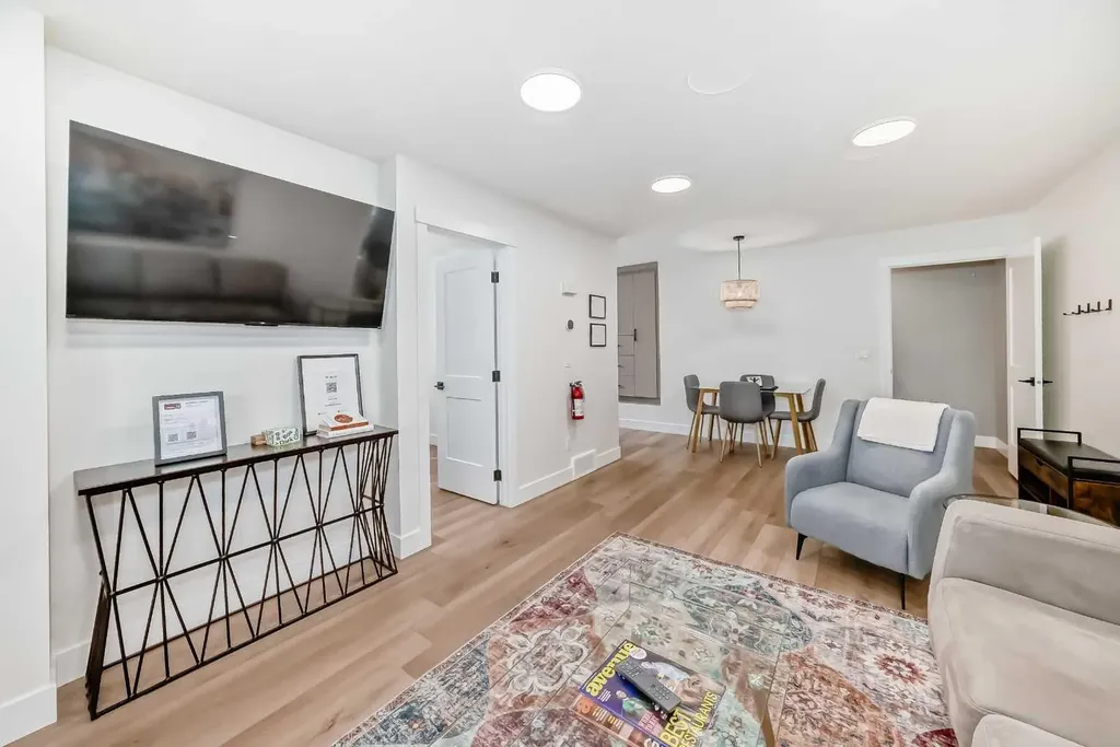 19 Mackay Drive SW Calgary AB T2V 2A3