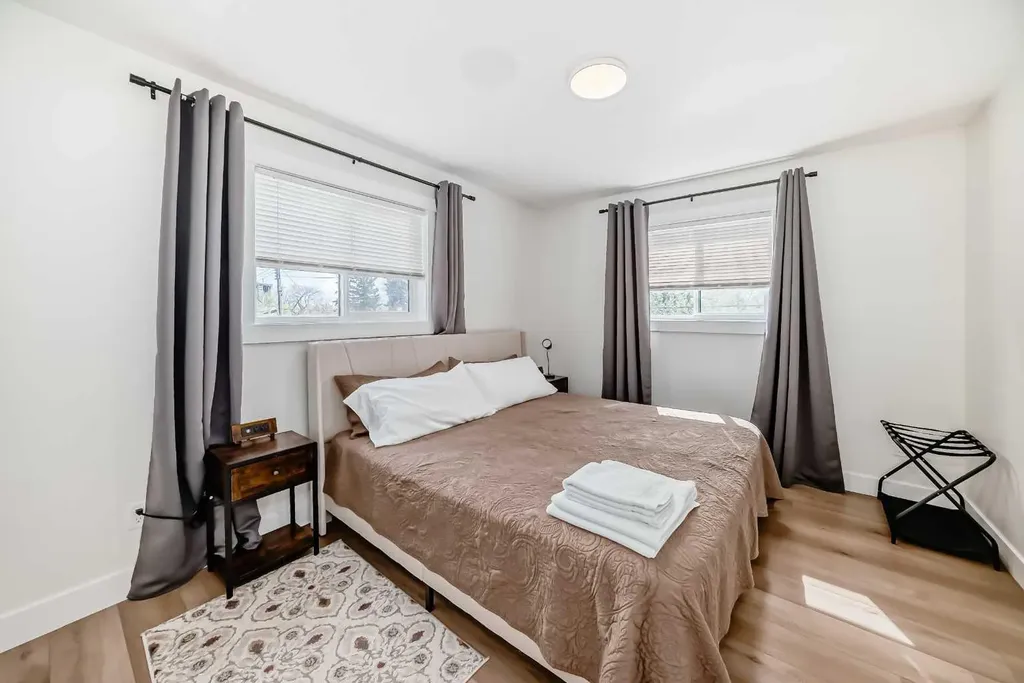 19 Mackay Drive SW Calgary AB T2V 2A3