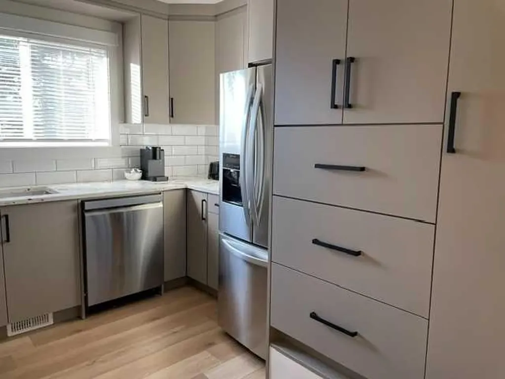 19 Mackay Drive SW Calgary AB T2V 2A3