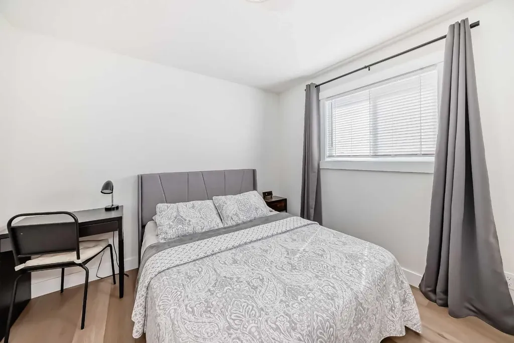 19 Mackay Drive SW Calgary AB T2V 2A3