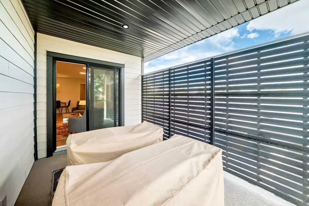 19 Mackay Drive SW Calgary AB T2V 2A3