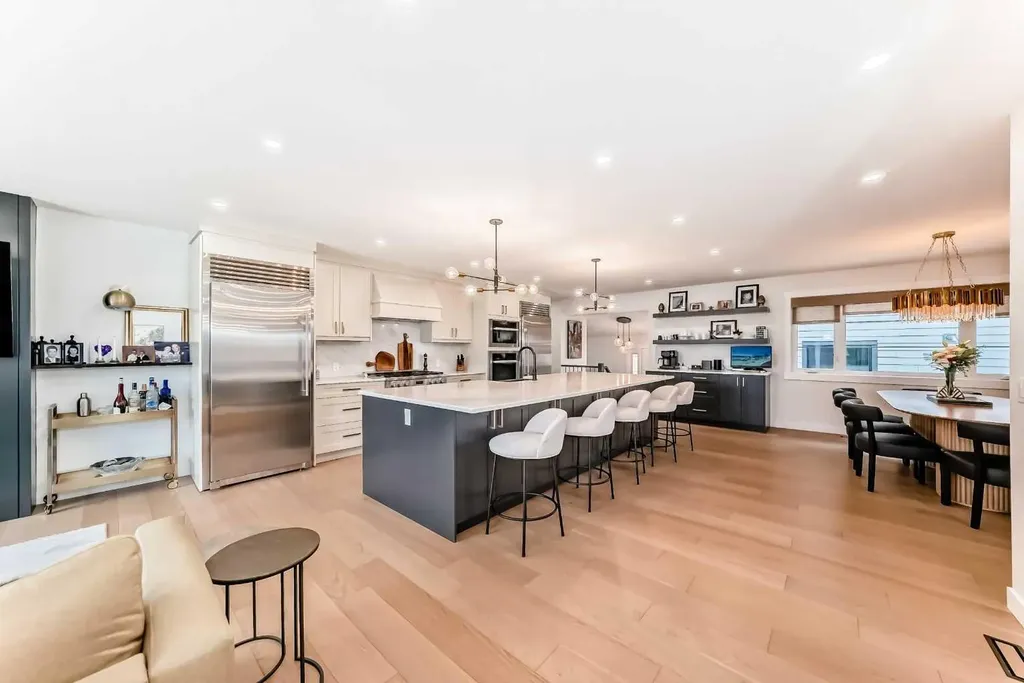 19 Mackay Drive SW Calgary AB T2V 2A3