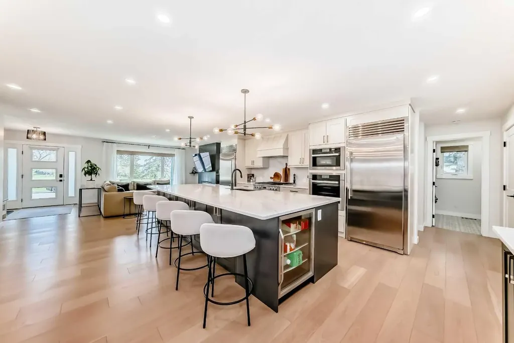 19 Mackay Drive SW Calgary AB T2V 2A3