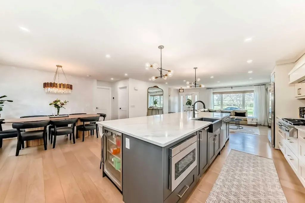 19 Mackay Drive SW Calgary AB T2V 2A3