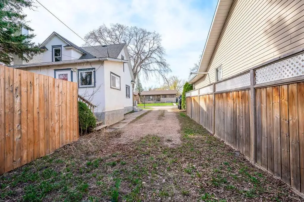 4716 52 Avenue Vermilion AB T9X 1S5