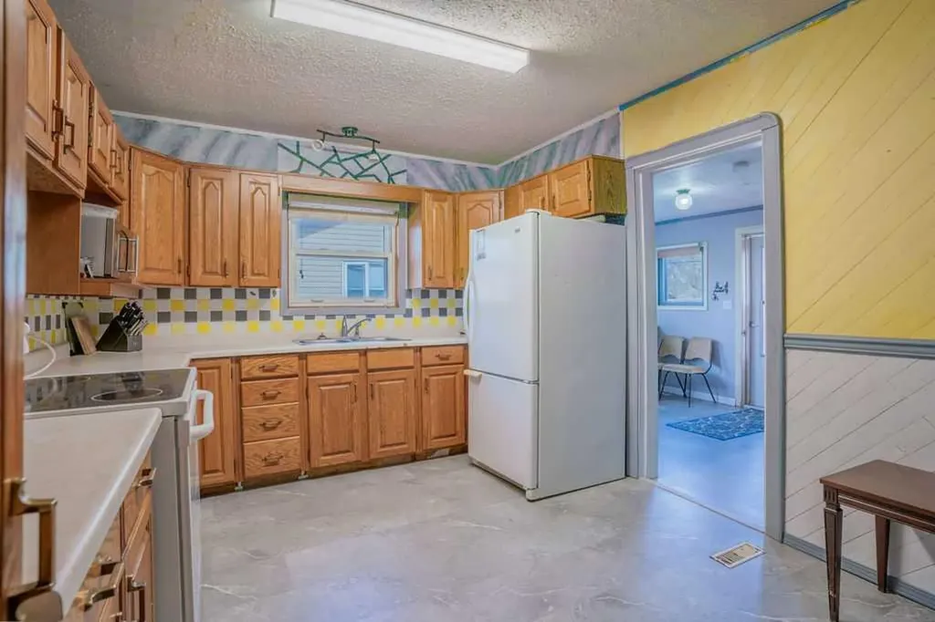 4716 52 Avenue Vermilion AB T9X 1S5