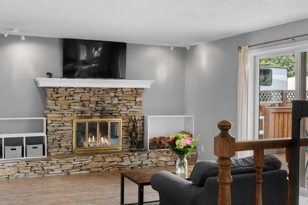 38 Suntree Lane Okotoks AB T0L 1T1