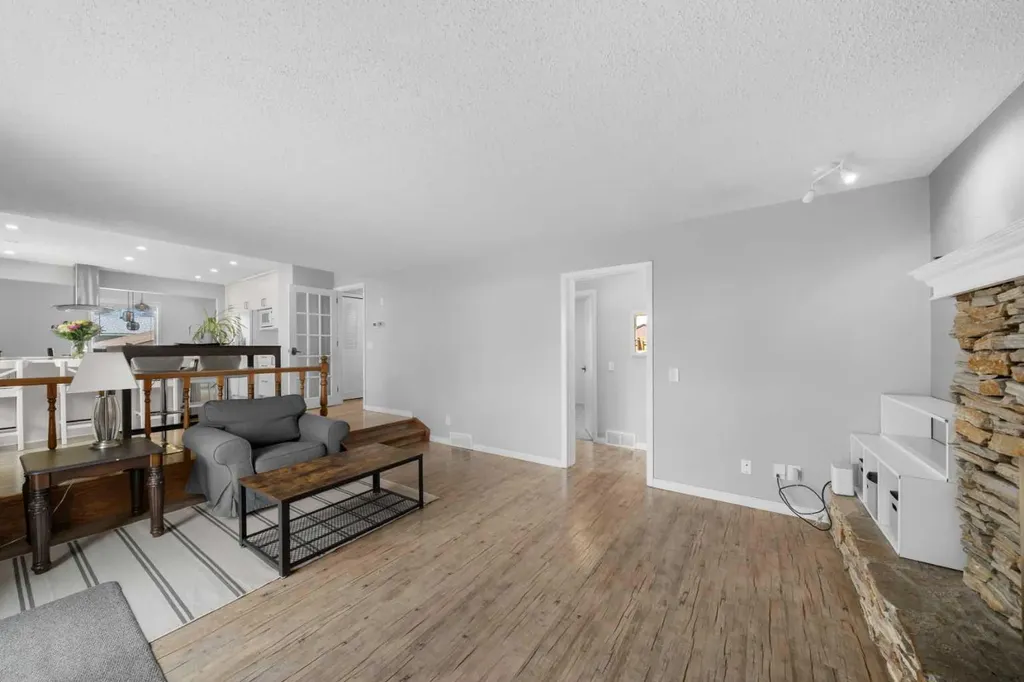 38 Suntree Lane Okotoks AB T0L 1T1