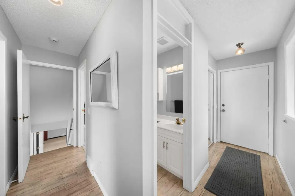 38 Suntree Lane Okotoks AB T0L 1T1