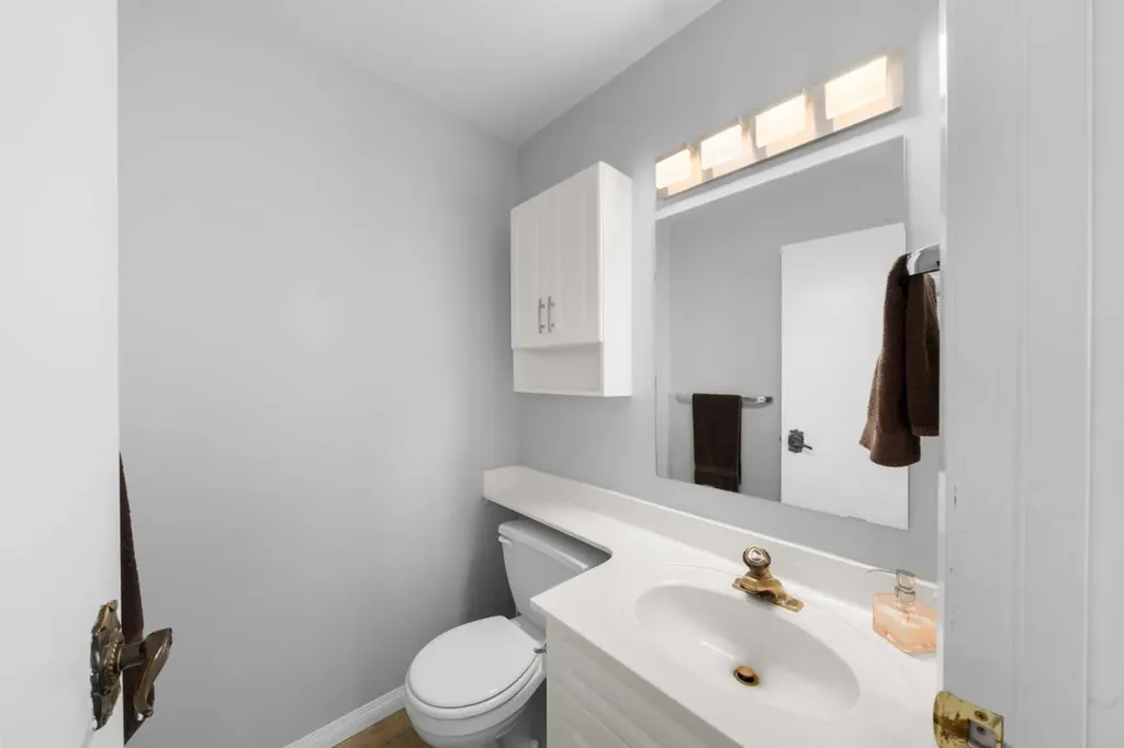 38 Suntree Lane Okotoks AB T0L 1T1