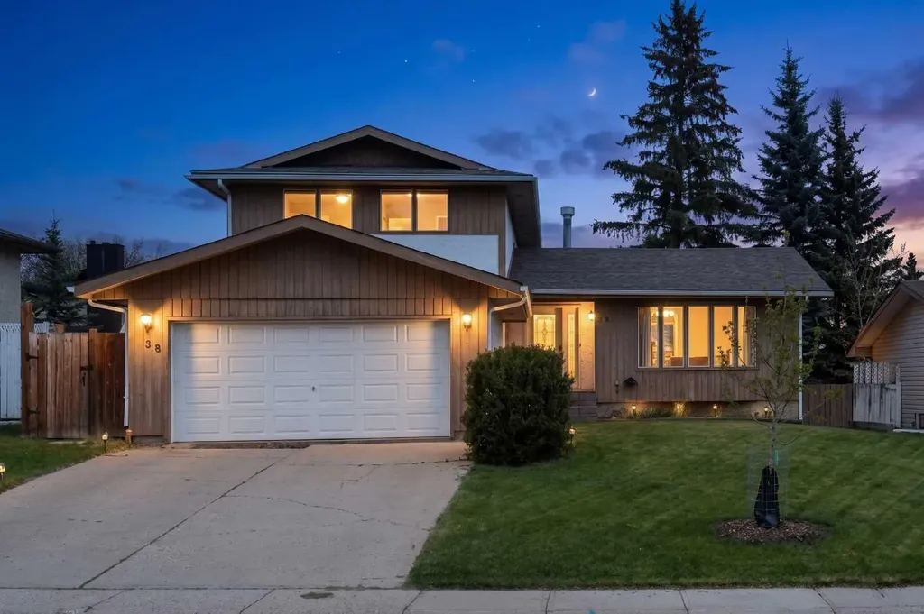 38 Suntree Lane Okotoks AB T0L 1T1