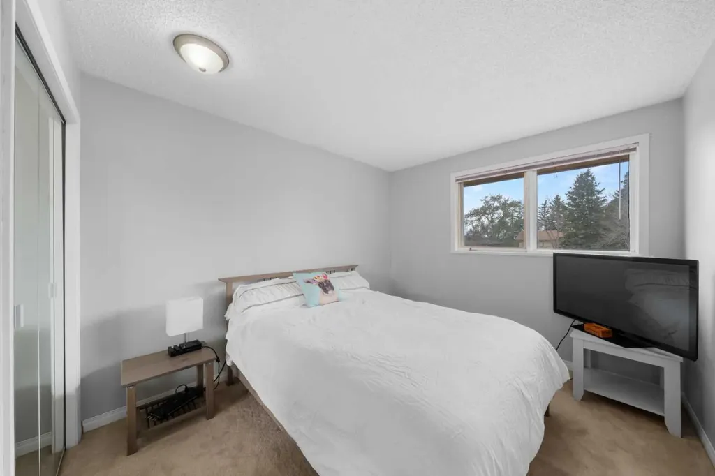 38 Suntree Lane Okotoks AB T0L 1T1