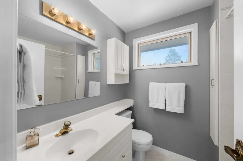 38 Suntree Lane Okotoks AB T0L 1T1