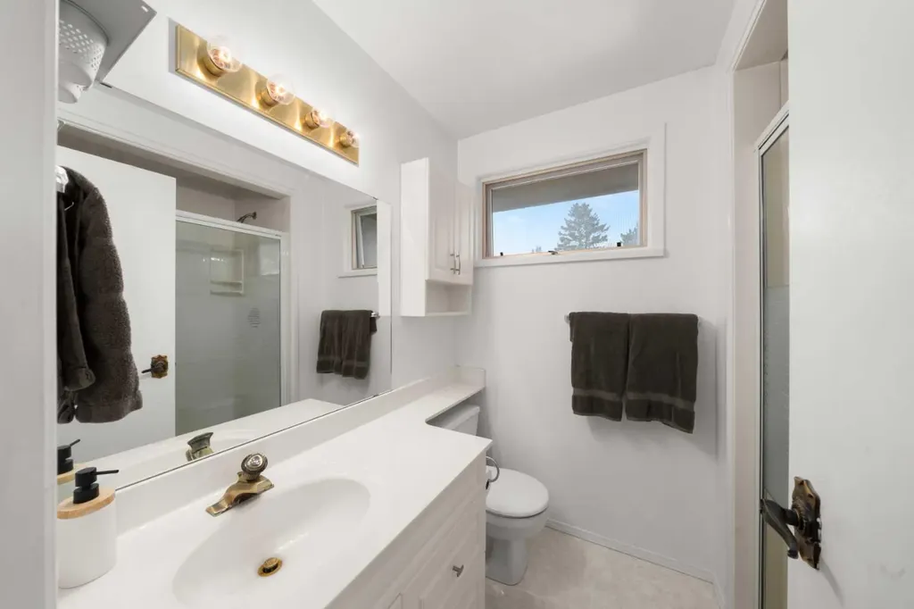 38 Suntree Lane Okotoks AB T0L 1T1