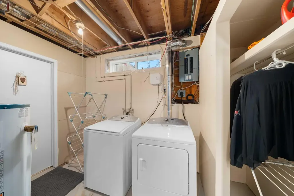 38 Suntree Lane Okotoks AB T0L 1T1