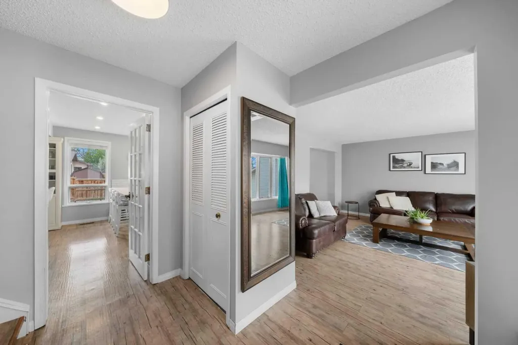 38 Suntree Lane Okotoks AB T0L 1T1